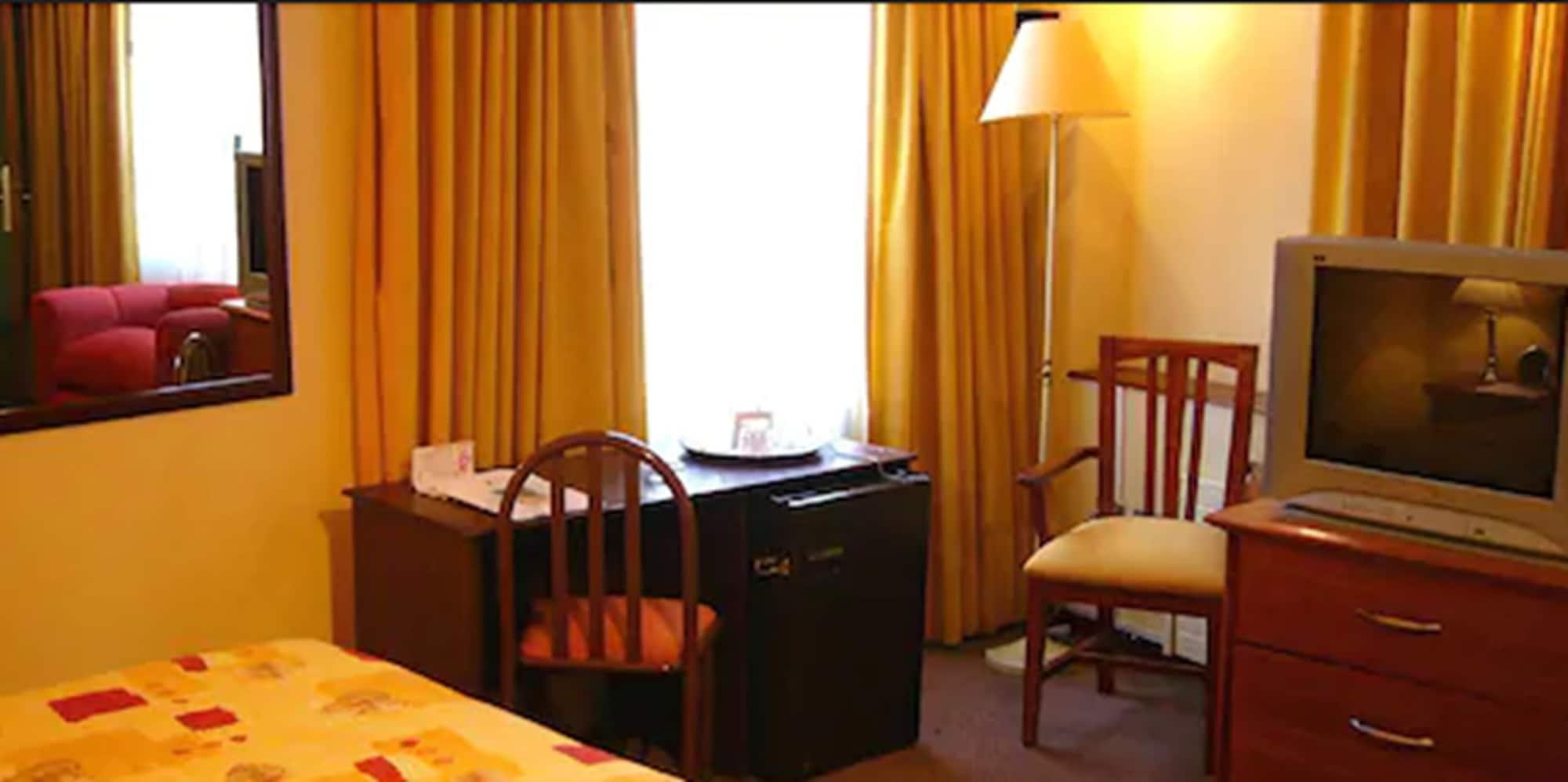 Hotel Alcala Del Rio سانتياغو المظهر الخارجي الصورة